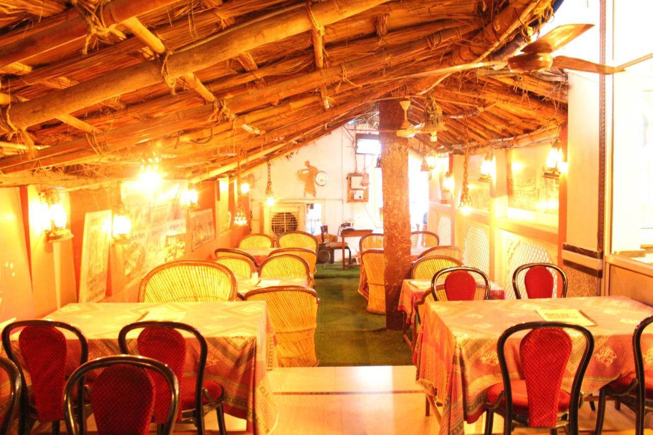 Hotel The Chit Chat Palace Divisione di Divisione di Jaipur Esterno foto